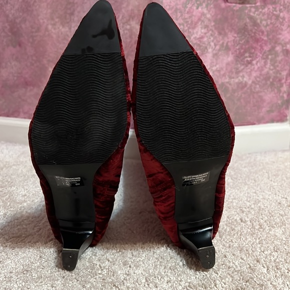 Jessica London Red velvet colored knee high boots w- chunky heel. - Picture 6 of 6